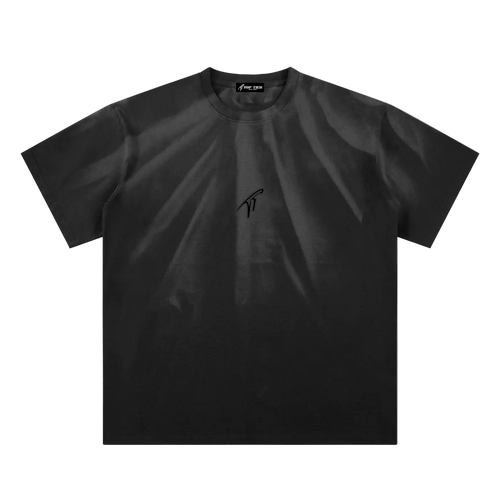 Camiseta desgastada "TT" con efecto arrugado a mano
